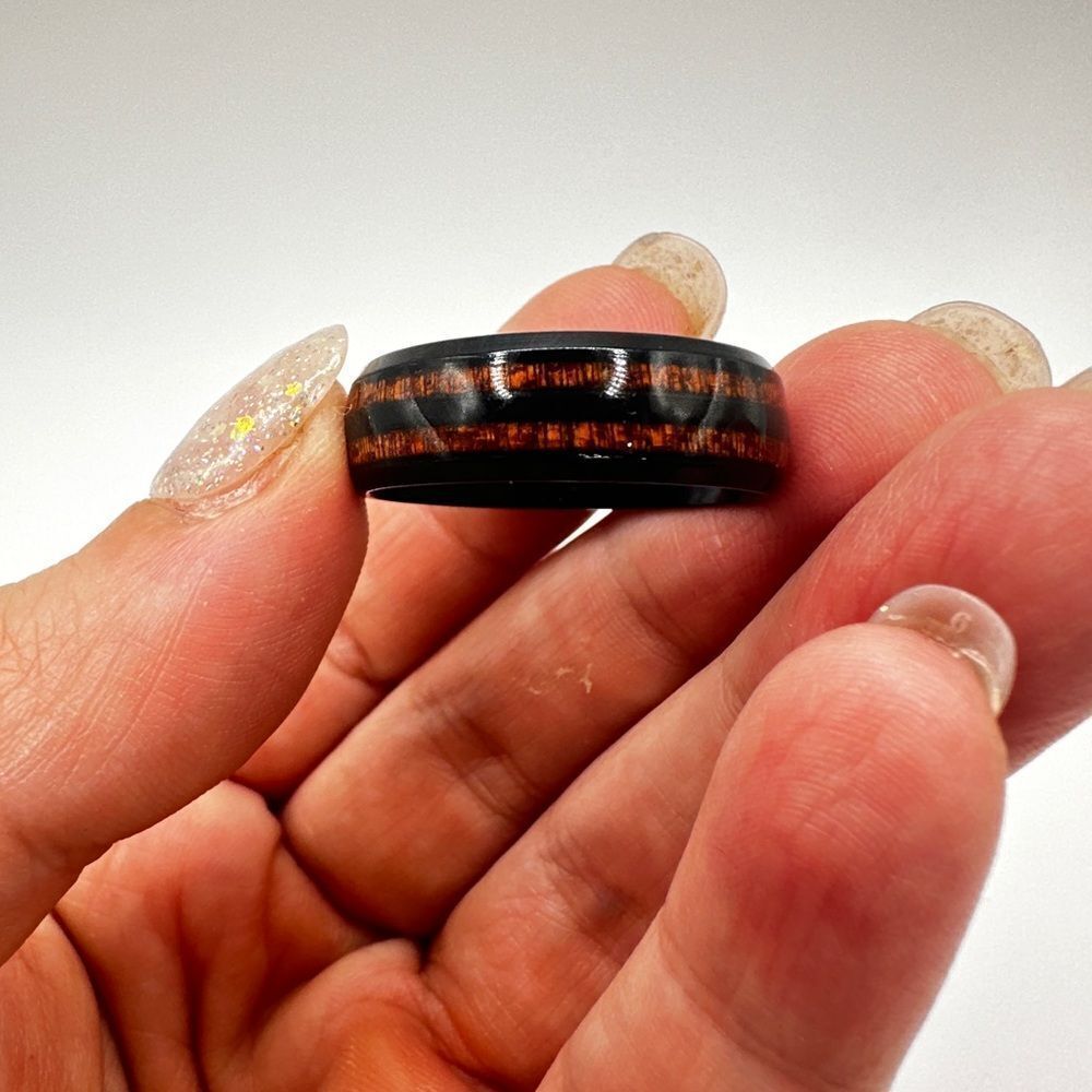 Men's size 14, black toned metal with wood design fashion ring/wedding band!
